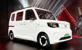 SAIC представил маленький и дешевый электровэн Wuling